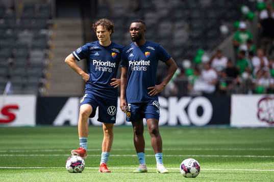 Djurgårdens Leo Cornic och Emmanuel Banda