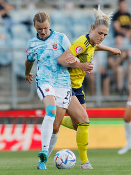 Lisa Björkof Sweden in action against Thea Sørbo of Norway