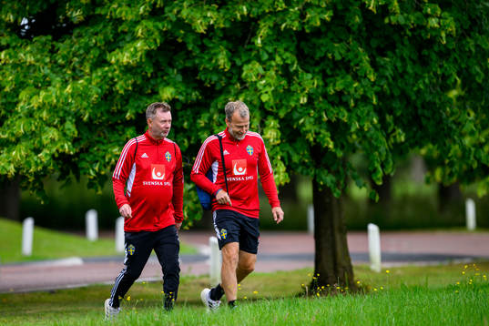 Bläddra bland fler bilder av UEFA Women's Euro 2022, Day -2, Sweden, Training