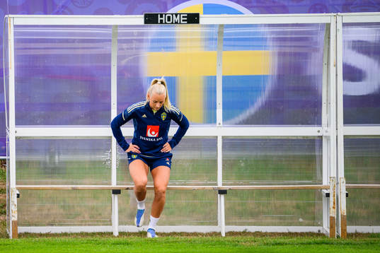 Stina Blackstenius does rehab