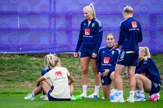 Stina Blackstenius and Kosovare Asllani
