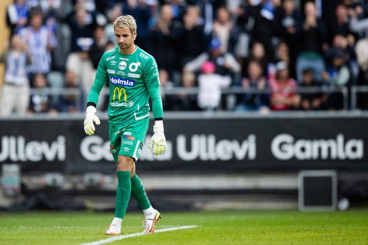 Degerfors målvakt Alfie Malik Whiteman deppar