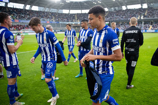 IFK Göteborgs Alexander Jallow innan fotbollsmatchen i