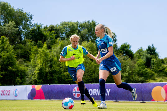 Julie Blakstad and Karina Sævik of the Norwegian national