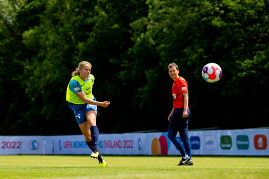 Julie Blakstad and Lena Tyriberget, assistant coach of the