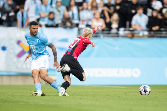 Sergio Pena of Malmö FF and Kristall Mani Ingason of