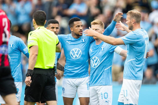 Martin Olsson of Malmö FF celebrates