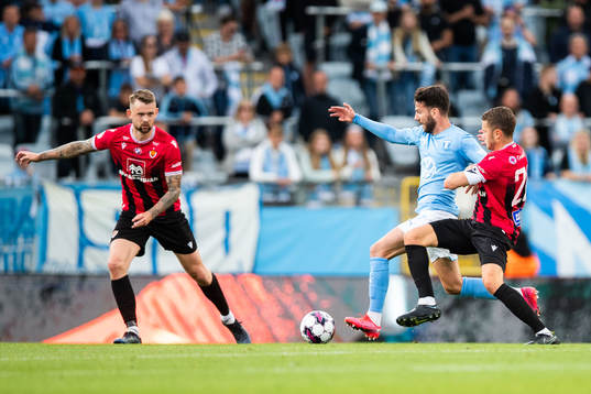 Erdal Rakip of Malmö FF and Julius Magnusson of Vikingur
