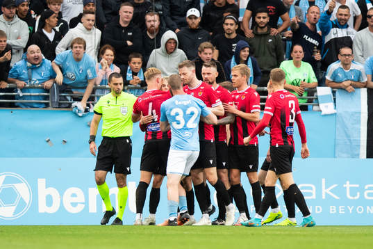 Kristall Mani Ingason of Vikingur celebrates