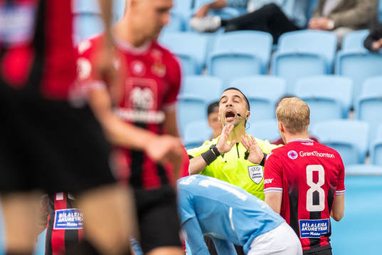 Referee Dumitri Muntean