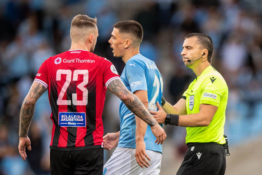 Nikolaj Hansen of Vikingur, Dennis Hadzikadunic of Malmö