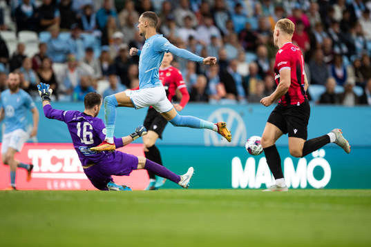 Veljko Birmancevic of Malmö FF and goalkeeper Thordur