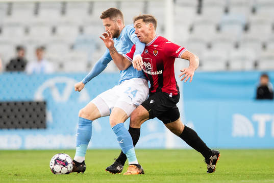 Lasse Nielsen of Malmö FF and Pablo Punyed of Vikingur