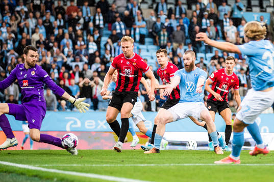 Goalkeeper Thordur Ingason of Vikingur and Jo Inge Berget