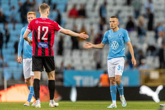 Halldor Smari Sigurdsson of Vikingur and Patriot Sejdiu of
