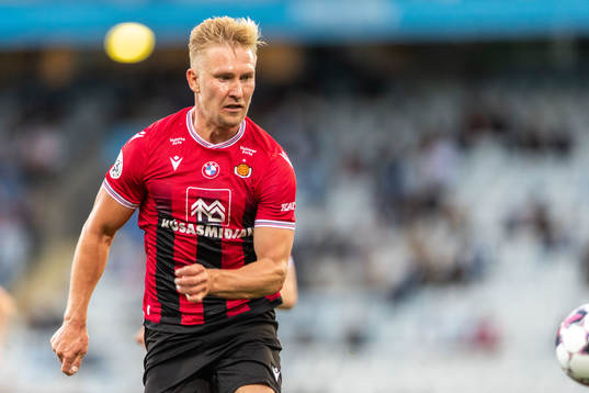 Peter Oliver Ekroth of Vikingur