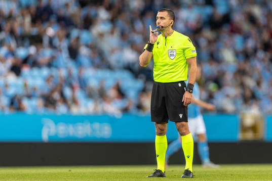 Referee Dumitri Muntean
