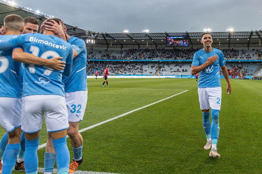 Dennis Hadzikadunic of Malmö FF celebrates 3-1 by Veljko