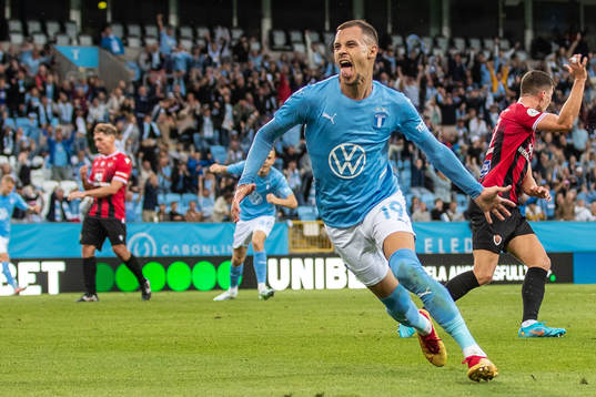 Veljko Birmancevic of Malmö FF celebrates 3-1