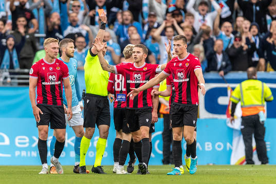 Julius Magnusson of Vikingur reacts to Kristall Mani