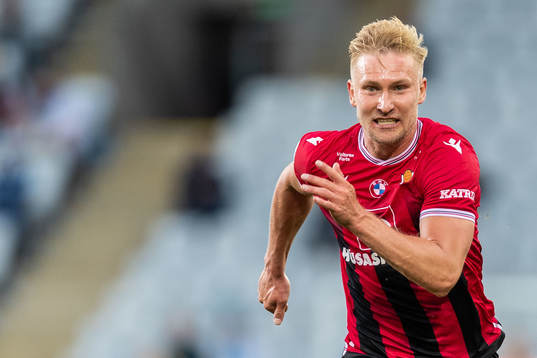 Peter Oliver Ekroth of Vikingur