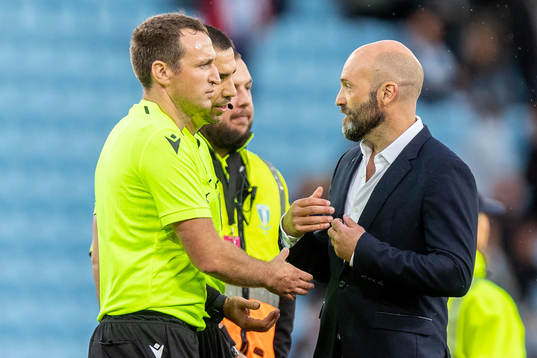 Arnar Bergmann Gunnlaugsson, head coach of Vikingur