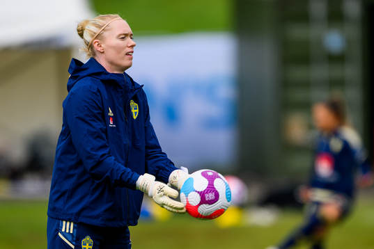 Goalkeeper Hedvig Lindahl