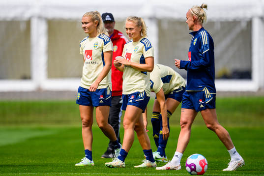 Amanda Nilden, Hanna Bennison and Caroline Seger