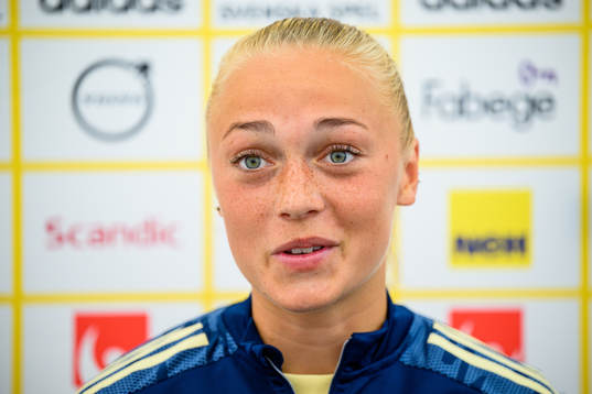 Hanna Bennison is interviewed by the media