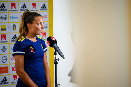 Johanna Rytting Kaneryd is interviewed by the media