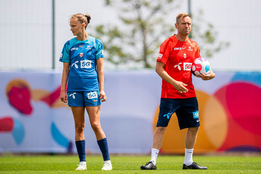 Caroline Graham Hansen and Martin Sjögren, head coach of