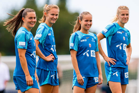 Vilde Bøe Risa, Caroline Graham Hansen, Guro Reiten and