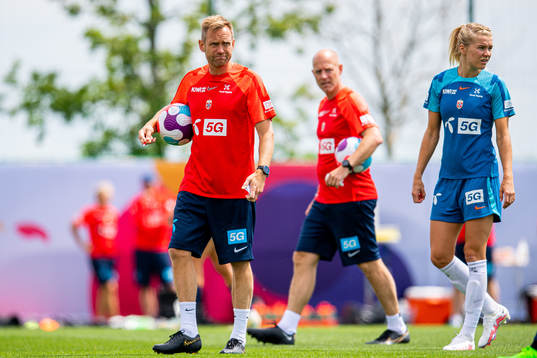 Martin Sjögren, head coach, and Ada Hegerberg of the