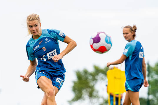 Ada Hegerberg and Caroline Graham Hansen of the Norwegian