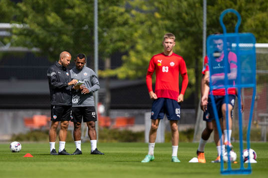 Tränare Mattias Lindström och tränare Alvaro Santos