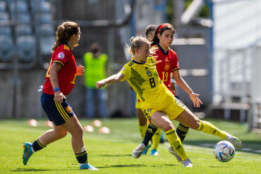 Sara Eriksson of Sweden and Esther Laborde and Ane Elexpuru