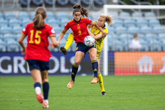 Carmen Alvarez Sanchez of Spain and Elma Junttila Nelhage