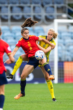 Carmen Alvarez Sanchez of Spain and Elma Junttila Nelhage