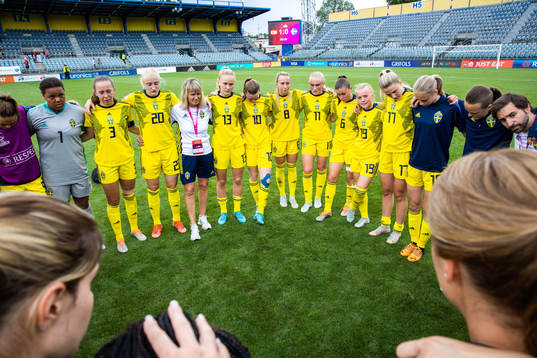 The players of Sweden looks dejected
