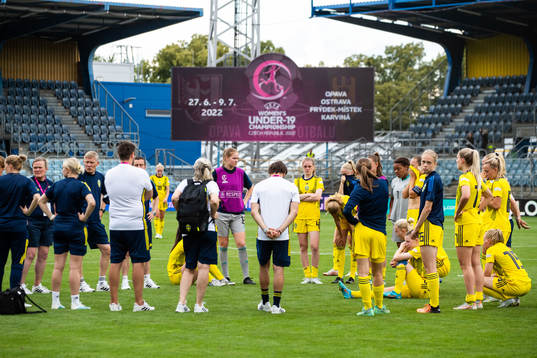 The players of Sweden looks dejected
