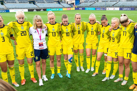 The players of Sweden looks dejected
