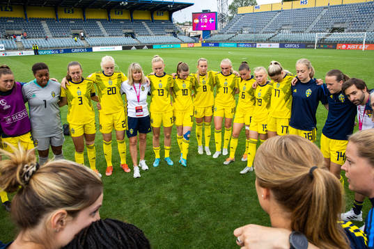 The players of Sweden looks dejected