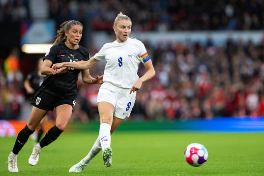 Laura Feiersinger of Austria and Leah Williamson of England