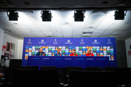 Press officer Halvor Lea, head coach Martin Sjögren, Maren