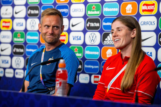 Head coach Martin Sjögren and Maren Mjelde of the