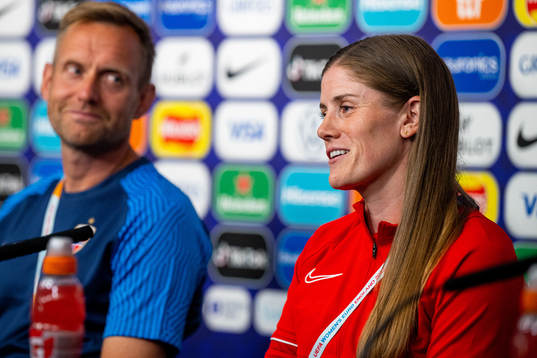Head coach Martin Sjögren and Maren Mjelde of the