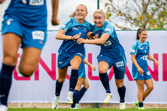 Frida Maanum and Anna Jøsendal of the Norwegian national