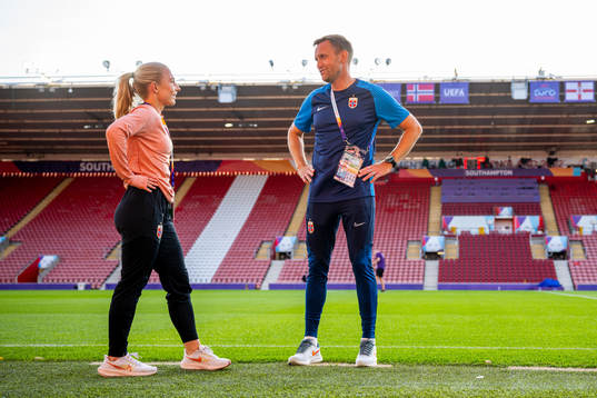 Thea Bjelde and Martin Sjögren, head coach of the