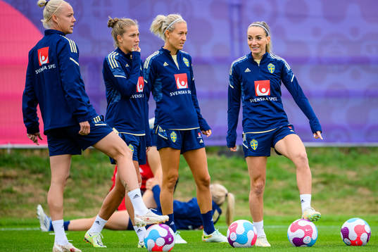 Caroline Seger, Filippa Angeldahl, Emma Kullberg and