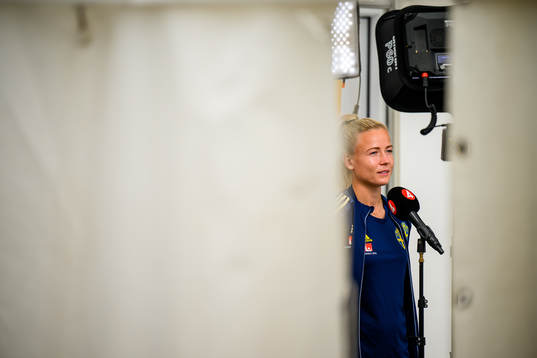 Hanna Glas is interviewed by the media